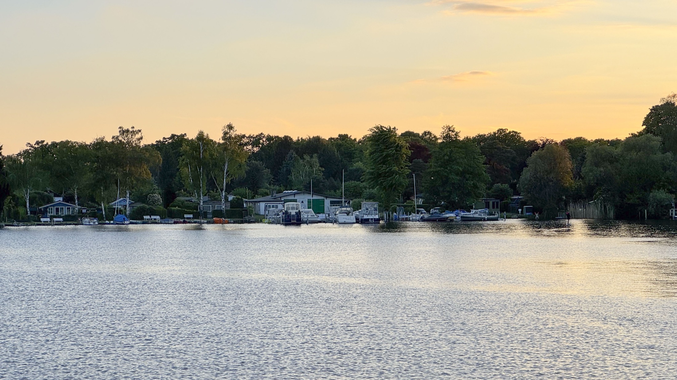 Abendstimmung an der Havel bei der Marina Valentinswerder